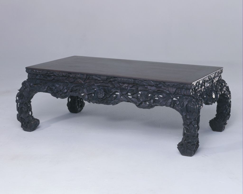 图片[1]-Red sandalwood carved lotus bed table-China Archive